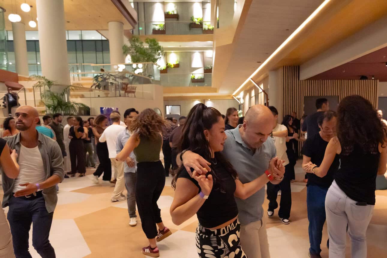 Papagayo “In the Air” returns to AIR Offices Rotterdam at Beursplein on 16 Jan 2026, with a 19:00 salsa workshop and DJs until midnight.